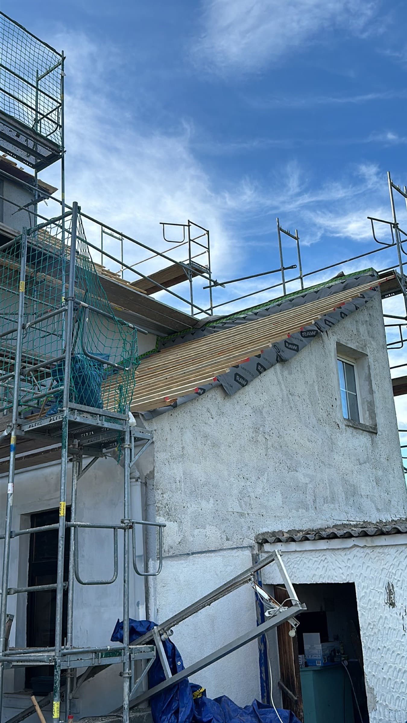 Detail neuer Dachstuhl mit Aufdachdämmung